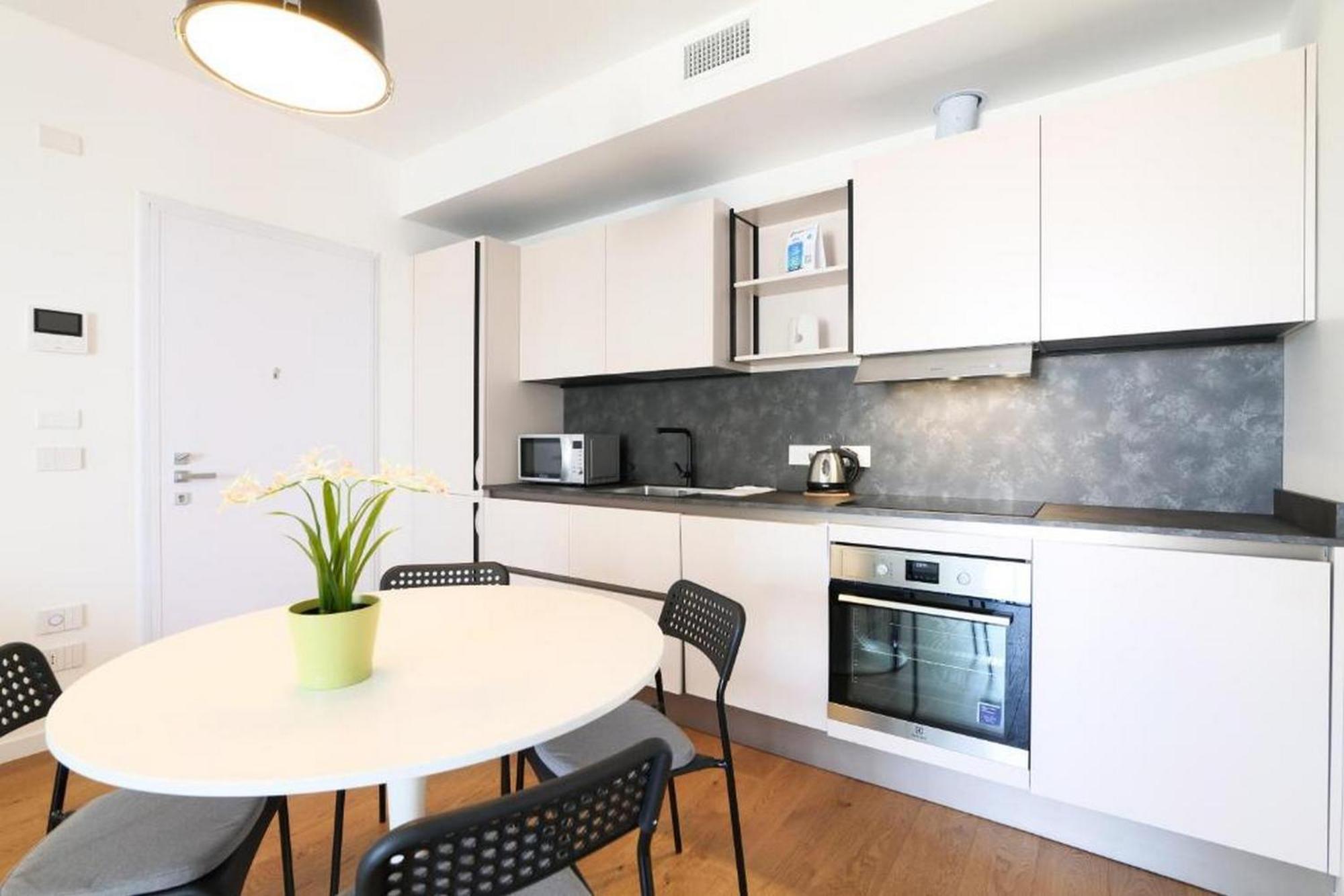 Lovely Terrace Apartment - Porta Romana District ميلان المظهر الخارجي الصورة